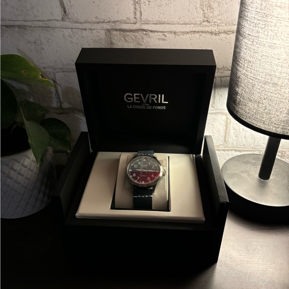 Gevril Vaughn - Pilot - Picture 1 of 4